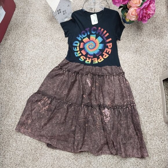 Handmade Dresses & Skirts - 3608 Size Large Red Hop Chili Peppers Tee Shirt Dress in Red and Black.